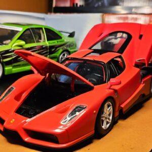 Hotwheels ENZO FERRARI 1:18 Official licenced 2002 USA