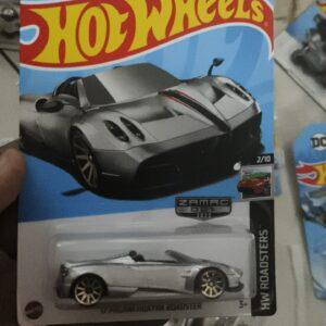 Hot Wheels 17 Pagani Hyuara Roadster (Zamac)